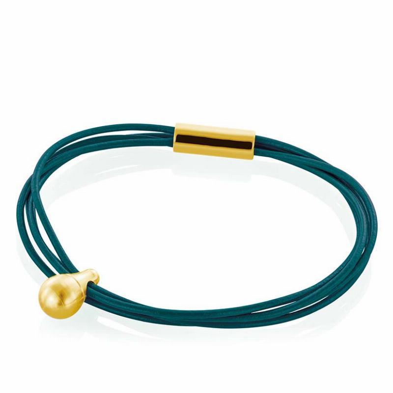 Armbånd med guldbelagt charm i petroleum læder