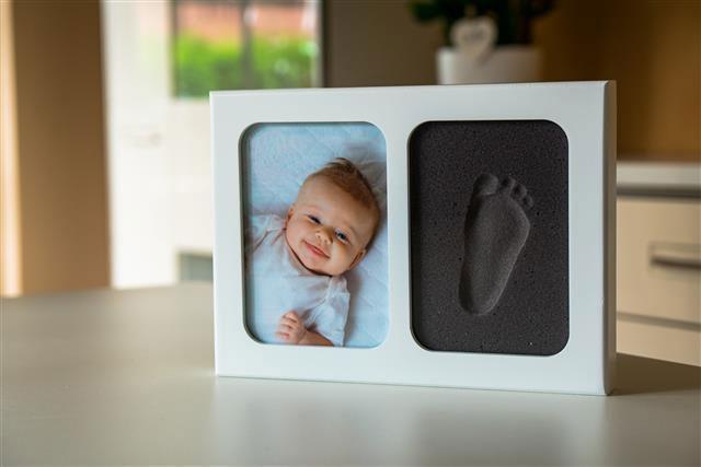 Deluxe Babyaftryk i Hvid Ramme
